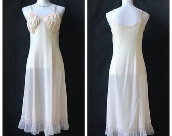 Vintage Creamy / Champaign / Lightish Pink Slip  by Munsingwear Size Vintage 36