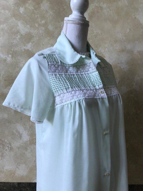 Vintage Light Minty Green with Delicate Lace Acce… - image 5