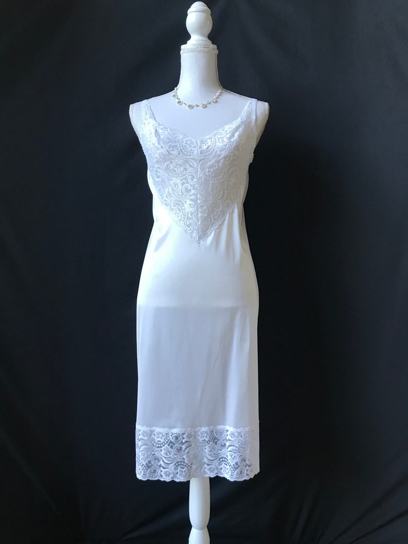 Vintage 1950s 1960s Swan Lake White with Lace Slip Short Nightgown by Vanity Fair Size 36