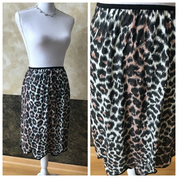 Vintage  1980s / 1990s Cheetah Print Scalloped Bo… - image 2