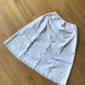 Vintage  1980s / 1990s White Slip Skirt / Half Slip Size: Medium