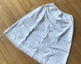 Vintage  1980s / 1990s White Slip Skirt / Half Slip Size: Medium