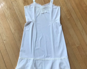 AS - IS Vintage White with Lace Detail Nylon Juniors Dress Slip Sz 14 Modern XXS