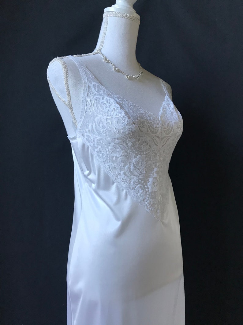 Vintage 1950s 1960s Swan Lake White with Lace Slip Short Nightgown by Vanity Fair Size 36