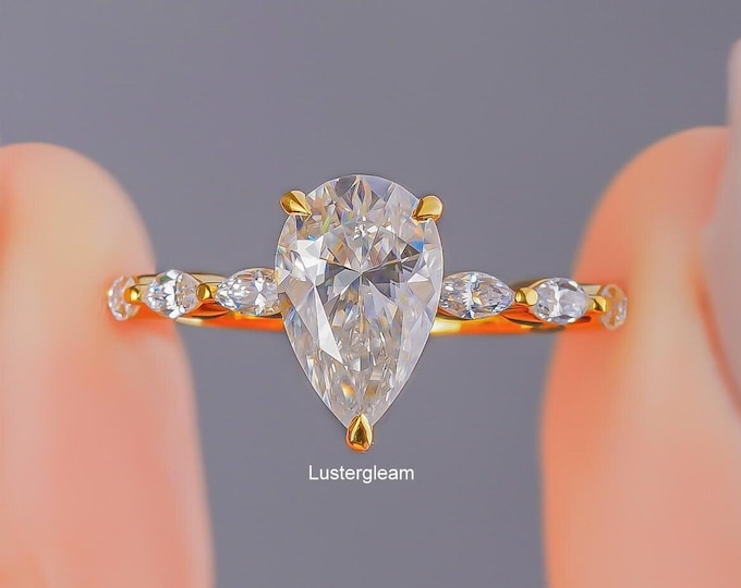 2.5 CT Pear Cut Moissanite Diamond Engagement Ring 14K Gold Wedding Ring Teardrop Ring Anniversary Ring For Women Proposal Ring Promise Ring