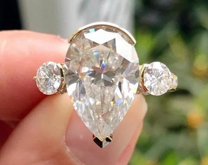 Three Stone 5 CT Pear Cut Moissanite Diamond Ring Pear Diamond Engagement Ring 14K Gold Wedding Ring Anniversary Ring Trilogy Ring