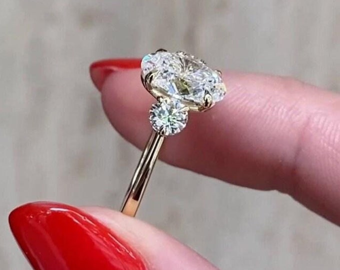 Three Stone 2 CT Oval Cut Engagement Ring Oval Moissanite Ring 14K Gold Trilogy Wedding Ring For Women Anniversary Gift Proposal Ring