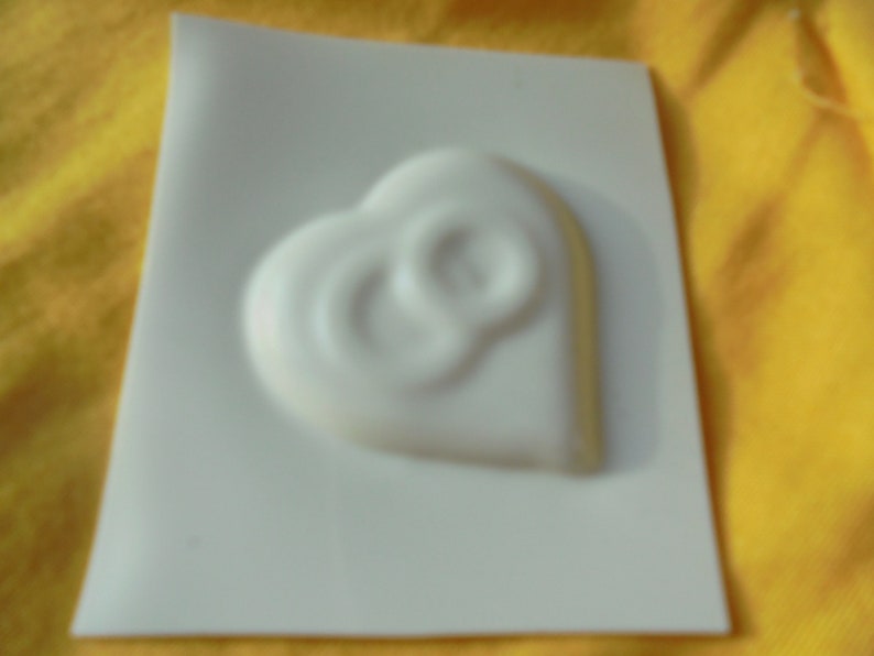 Forma de corazón, molde de fundición de boda, con anillos de boda, para jabón, yeso, concreto y más imagen 1