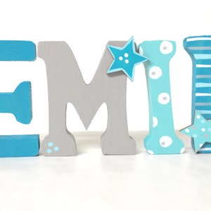 Letras de madera puerta habitación infantil estrellas niños