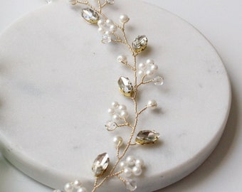 Bridal Hairvine Delicate Floral Hairpiece Wreath Flower Wedding Headband Dainty Wedding Hairpiece Crystal Bride Headpiece Pearl Wedding Halo