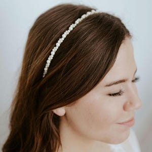 Pearl Bridal Headband Minimal Wedding Hair Accessories Bridal Wedding Hairband Beaded Dainty Headband Gift for Bridesmaid Accessory Delicate