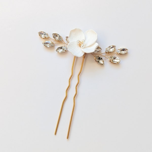 Flower Hair Pin Wedding Updo Bridal Hair Piece Bridal Headpiece Crystal Bride Hair Clip Wedding White Flower Hair Pins Gift for Bride Hair