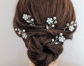 Floral Hair Pins Bride Flower Hair Piece Bridal Crystal Hair Pins Small Headpiece Wedding Floral Hairpin Dainty Bridesmaid Hair Accessory