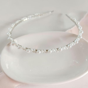 Bridal Headband Thin Pearl Headband Minimal Wedding Hairpiece Subtle Bride Headpiece For Short Hair Tiara Bridal Gift Wedding Hairband Bride