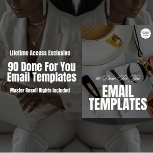 Op de afbeelding: Een digitale productmockup met een vrouw die een laptop gebruikt. Het product is een set van 90 kant-en-klare e-mailtemplates met master resell rights inbegrepen. De tekst "90 Done For You Email Templates" wordt weergegeven in vetgedrukte witte letters op een zwarte achtergrond.