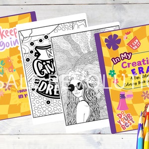 Puede incluir: Un libro para colorear amarillo y naranja con el t&iacute;tulo "In My Creative Era: A Fun Relaxing Coloring Book for Women". La portada presenta un patr&oacute;n a cuadros, flores y una bombilla con una pieza de rompecabezas.