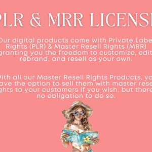Puede incluir: Fondo rosa con texto blanco que dice "PLR & MRR LICENSE". El texto explica que los productos digitales vienen con derechos de etiqueta privada (PLR) y derechos de reventa maestra (MRR), otorg&aacute;ndote la libertad de personalizar, editar, cambiar la marca y revender como propio. El texto tambi&eacute;n explica que con los productos Master Resell Rights, tienes la opci&oacute;n de venderlos con derechos de reventa maestra a tus clientes si lo deseas, pero no hay obligaci&oacute;n de hacerlo. Una ilustraci&oacute;n de una mujer con un sombrero de paja y gafas de sol leyendo un libro se encuentra en la parte inferior central de la imagen.
