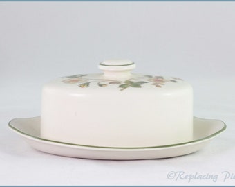 AWESOME   MADE  IN  USA!!! COLORFUL AUTUMN LEAVES  CERAMIC  BUTTER   DISH.