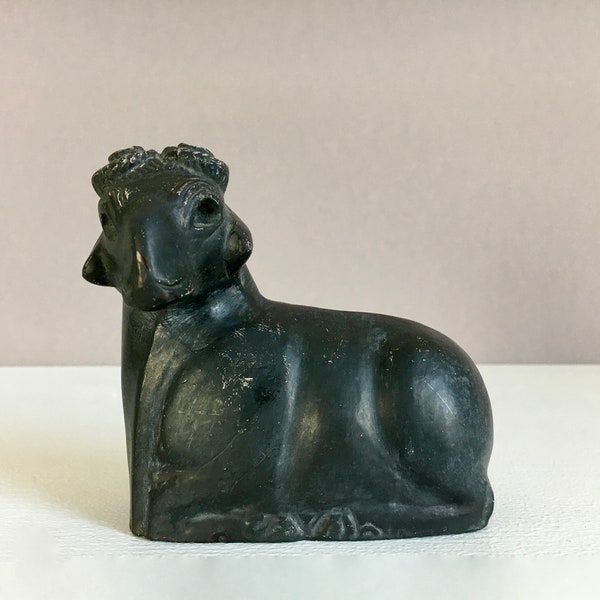 vintage bélier animal figure sculpture stéatite noir solide