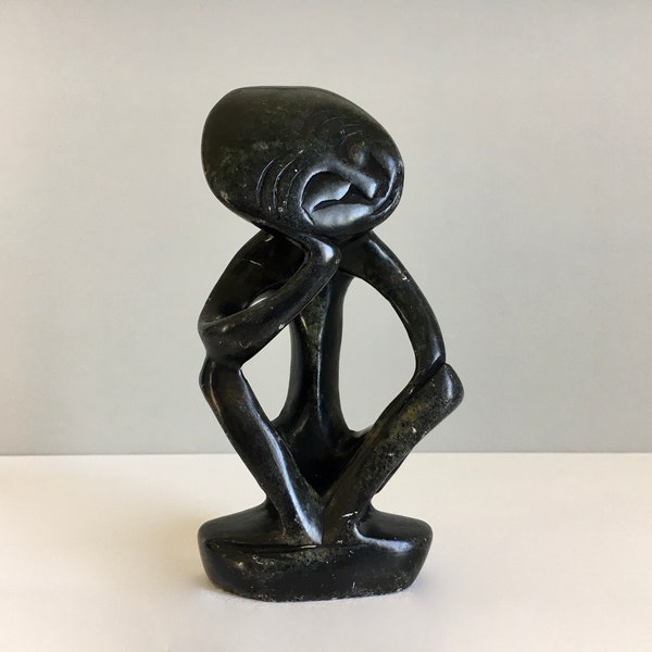 sculpture de figure vintage pierre de savon pierre noire Mid Century