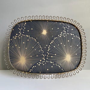 Grand miroir mural vintage à cadre en boucle, style sunburst, Josef Frank, en laiton, style milieu du siècle