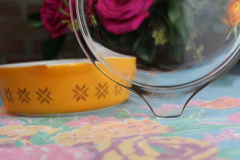Vintage Pyrex Town /& Country Casserole 471 with Lid Gold and Orange Milk Glass