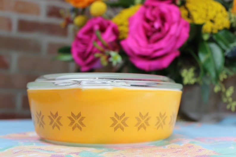 Vintage Pyrex Town /& Country Casserole 471 with Lid Gold and Orange Milk Glass