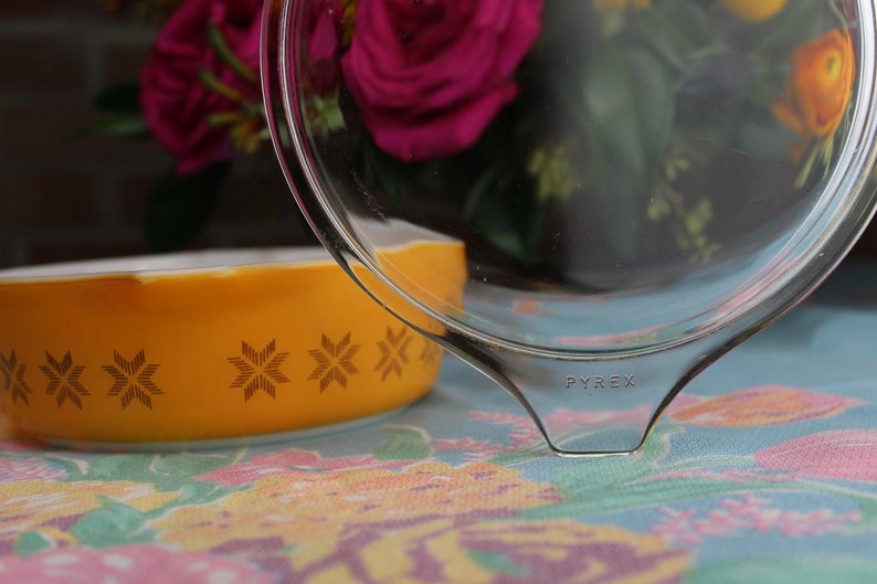 Vintage Pyrex Town /& Country Casserole 471 with Lid Gold and Orange Milk Glass