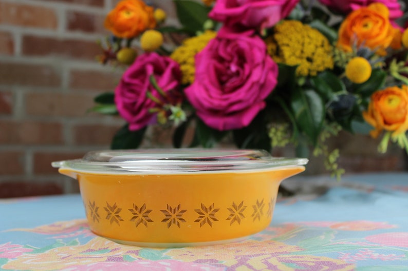Vintage Pyrex Town /& Country Casserole 471 with Lid Gold and Orange Milk Glass