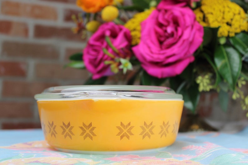 Vintage Pyrex Town /& Country Casserole 471 with Lid Gold and Orange Milk Glass