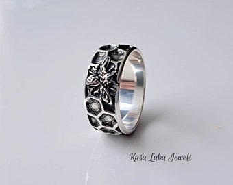 Oxidized Sterling Silver Bee Ring: Honeycomb Band, Insect Jewelry