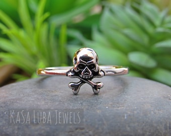 Sterling Silver Skull Ring: Crossbone Jolly Roger Design
