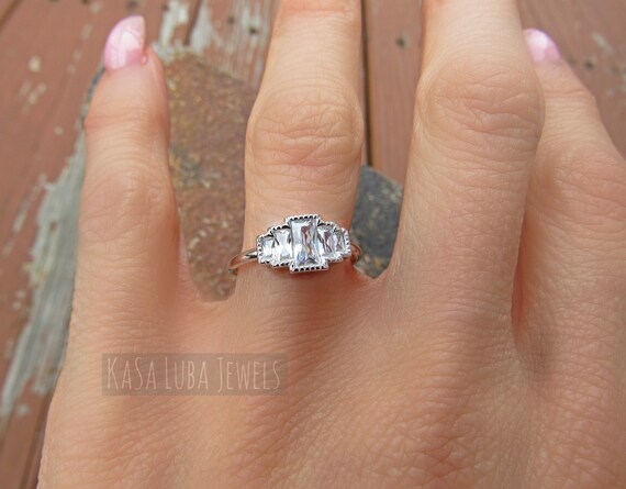 Anillo De Boda De Plata De Ley Chapada En Rodio Con Circonita Cúbica De 11 Piedras De 0.079 In, Corte Ideal, Color D-E, Claridad FL, Circonia Cúbica Diamante Simulado Circonita Cúbica