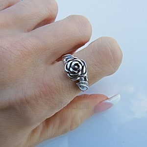 Pretty Rose Silver ring - Flower - floral - solid silver - 925 silver