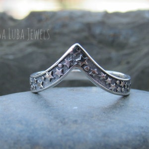 Silver star Chevron ring - V shaped ring - womens silver ring - midi ring - simple ring