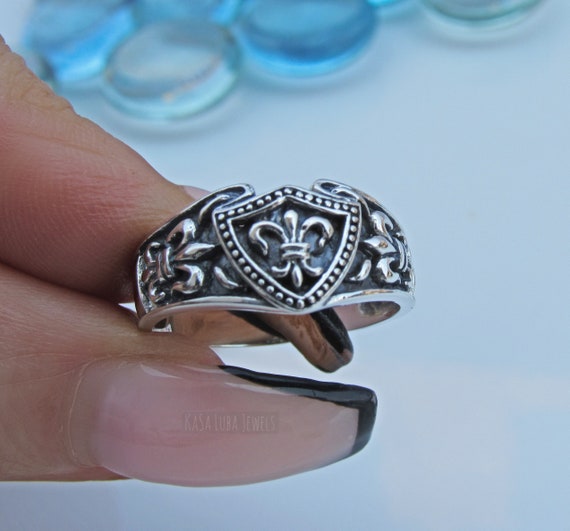 Anillo flor best sale de lis hombre