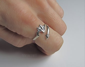 Silver Dragons wing and tail ring - adjustable - Dragon lovers - wing jewelry - sterling - 925 - cool ring
