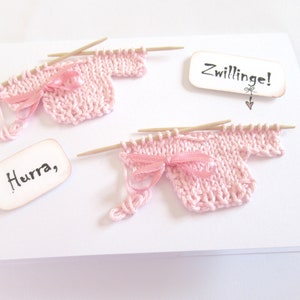 Glückwunschkarte zur Geburt von Zwillingen - Pulli-Applikation handgestrickt - R'OSA - HELLBLAU