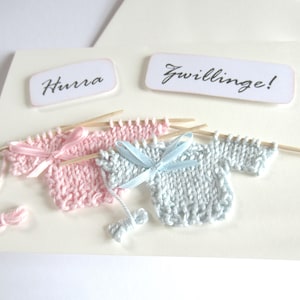 Glückwunschkarte - Zwillinge - Pullover - handgestrickte Applikation - Klappkarte B 6 mit Kuvert