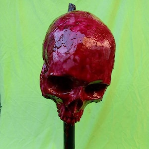 Real human skull replica Predator&#39;s trophy macabre horror blood prop head hunter realistic impaled in a stake bloody skull on stand lifesize