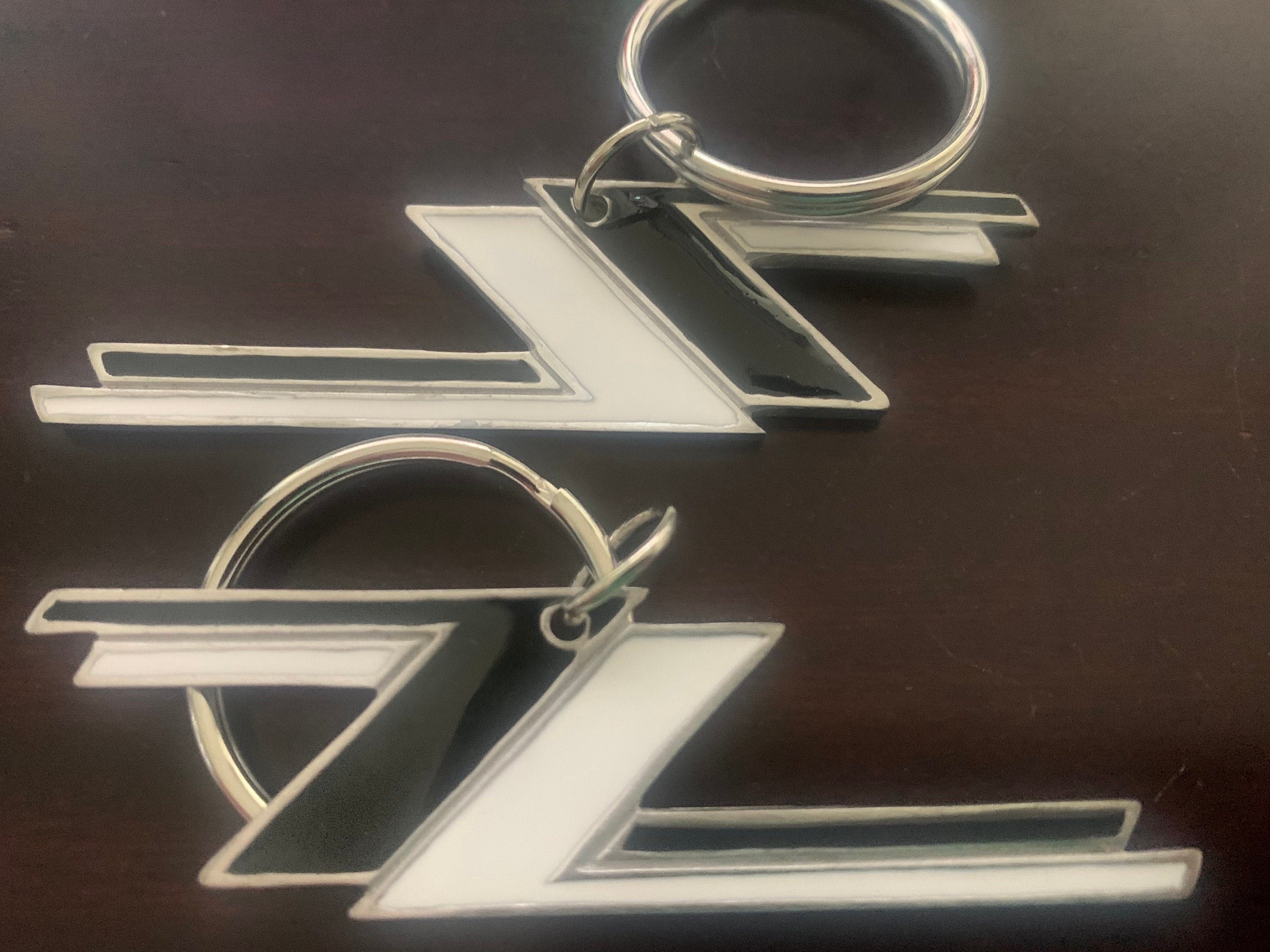 ZZ Top ブラック&ホワイト キーチェーン 2個セット ソリッドメタル 3 1