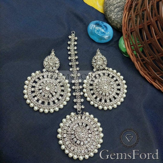 NUOVO Stile Bollywood Costume Jewelry Orecchini Tikka Set completo di pietre di cristallo bianco 
