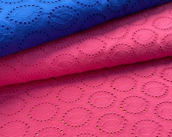 Baumwoll Stoff - Stickerei mit Lochmuster - in blau oder pink