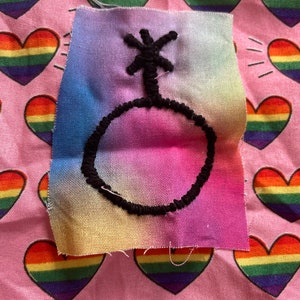 winziger regenbogen stoff non-binary enby symbol bestickter aufnäher! :)