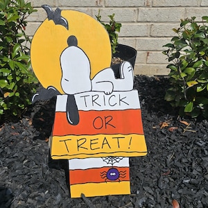 Snoopy Halloween Trick or Treat Outdoor Wooden Yard Sign