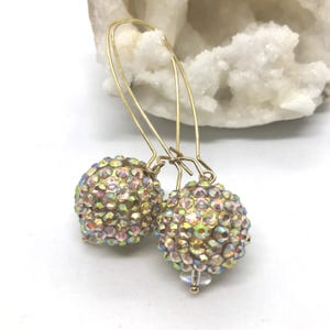 Pendientes de bola de brillo dorado para ella, regalo artesanal, pendientes mod.