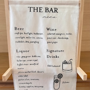 Letrero de bar de boda de tela de lino con ilustración de bebida exclusiva