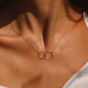 Collier cercles reliés en argent sterling | Collier cercles connectés | Anneaux imbriqués | Collier éternité | Collier mère fille