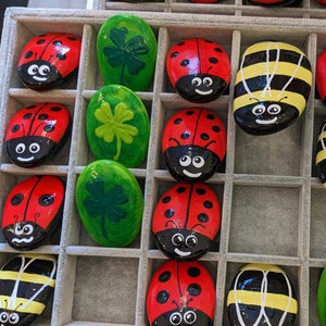 Hand-painted round stones ladybug bee decorative stone 3-9 cm size red yellow painted beach pebbles
