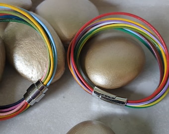 Buntes Lederarmband 16 bis 25cm Länge Regenbogen 1,5mm oder 2mm Bänder Magnetverschluß personalisierbar